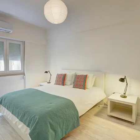 Daire Mouraria House And Quiet With A Balcony Lisboa