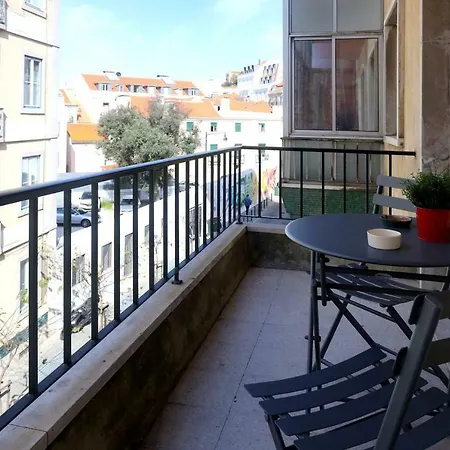 Апартаменты Mouraria House And Quiet With A Balcony *