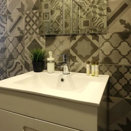 Apartament Mouraria House And Quiet With A Balcony